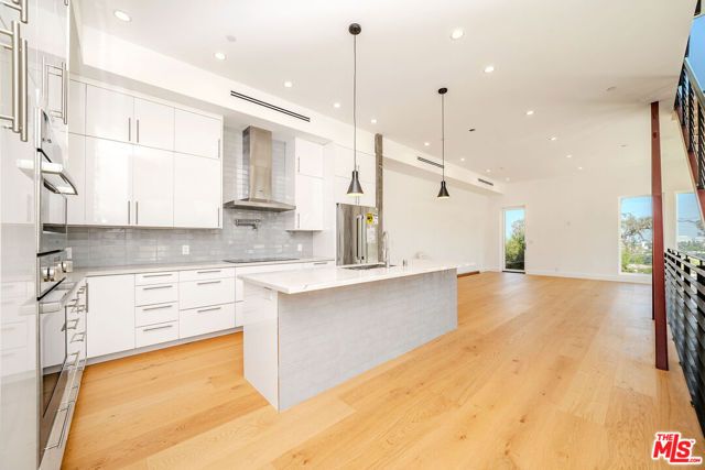 2882 El Roble Drive, Los Angeles, CA 90041