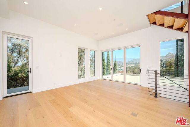 2882 El Roble Drive, Los Angeles, CA 90041