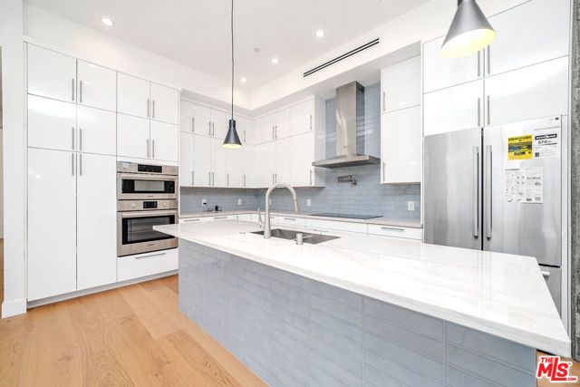2882 El Roble Drive, Los Angeles, CA 90041