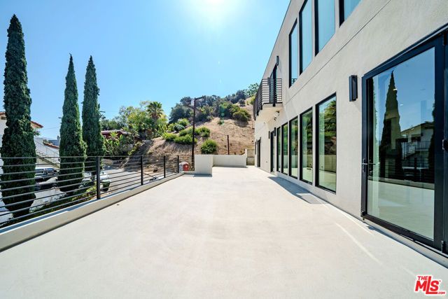 2882 El Roble Drive, Los Angeles, CA 90041