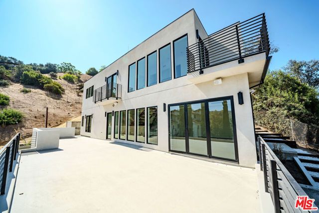 2882 El Roble Drive, Los Angeles, CA 90041