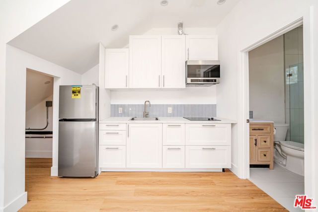 2882 El Roble Drive, Los Angeles, CA 90041