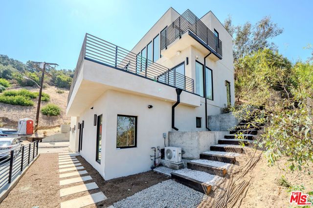 2882 El Roble Drive, Los Angeles, CA 90041