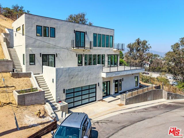 2882 El Roble Drive, Los Angeles, CA 90041