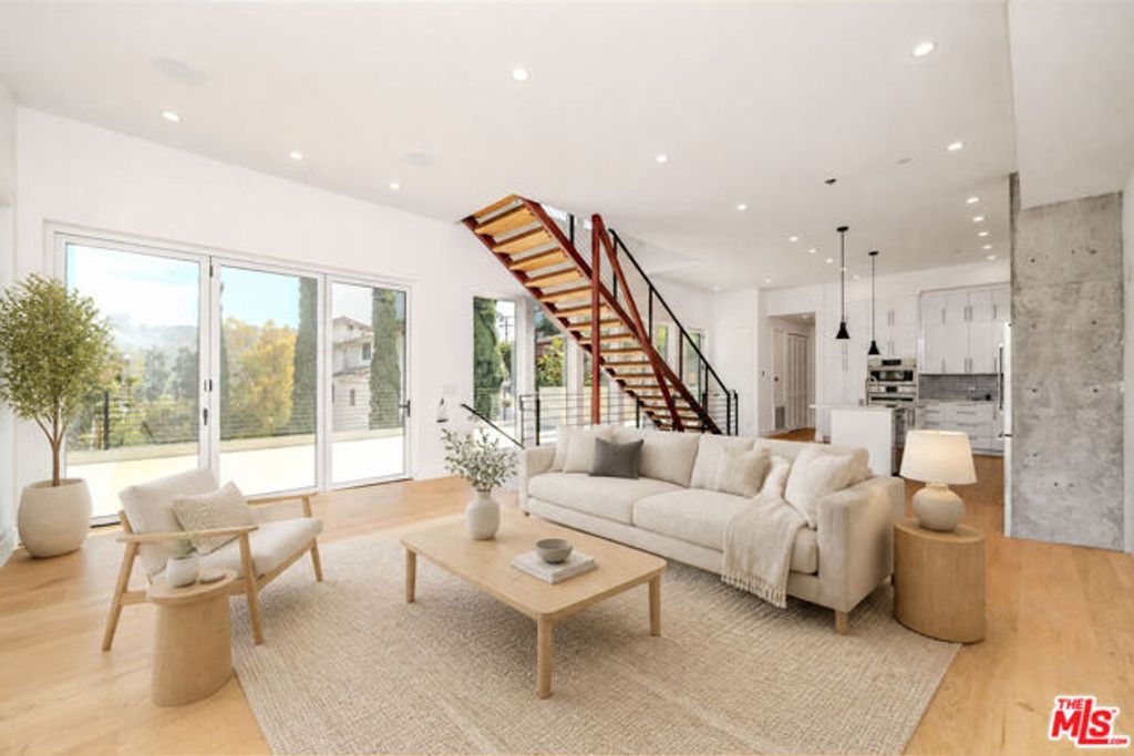 2882 El Roble Drive, Los Angeles, CA 90041