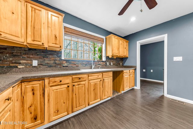 703 Hillside Ave, Maryville, TN 37804