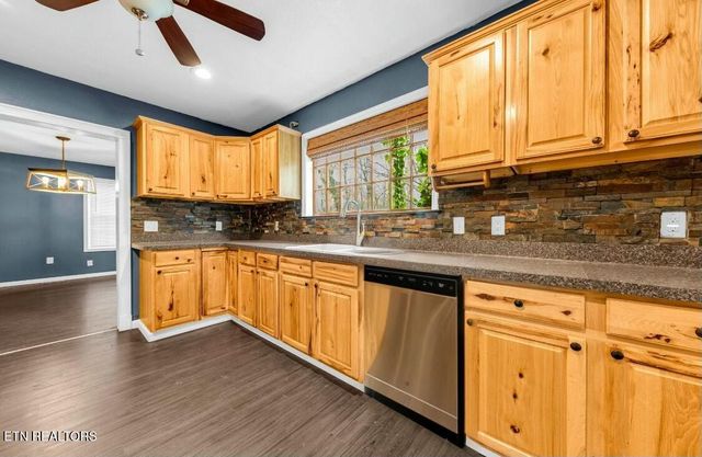 703 Hillside Ave, Maryville, TN 37804