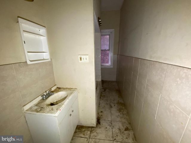 2110 N CHARLES ST N, Baltimore, MD 21218