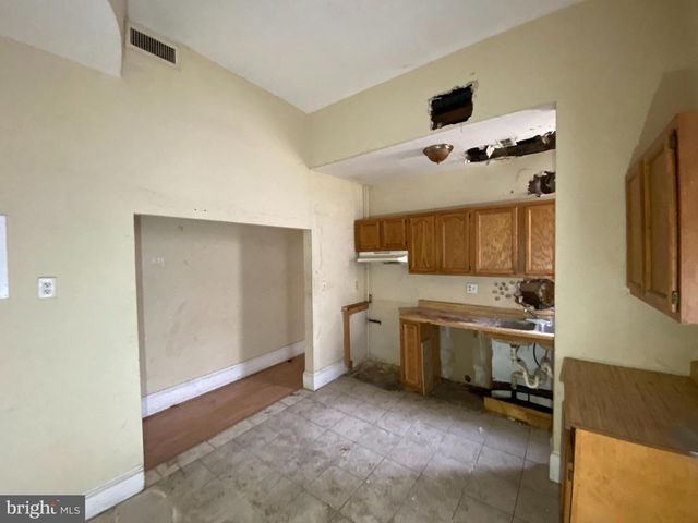 2110 N CHARLES ST N, Baltimore, MD 21218