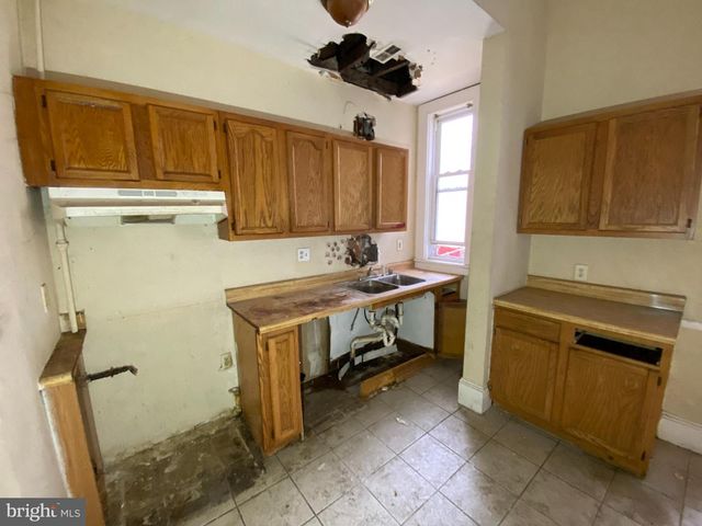 2110 N CHARLES ST N, Baltimore, MD 21218