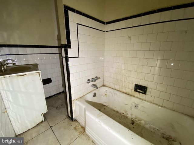 2110 N CHARLES ST N, Baltimore, MD 21218