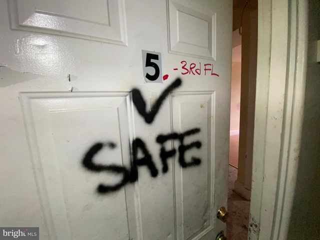 2110 N CHARLES ST N, Baltimore, MD 21218