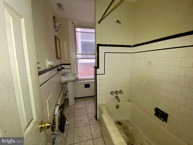 2110 N CHARLES ST N, Baltimore, MD 21218