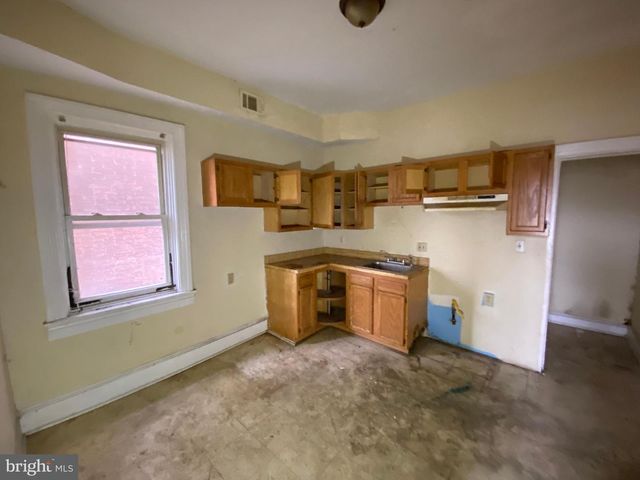 2110 N CHARLES ST N, Baltimore, MD 21218