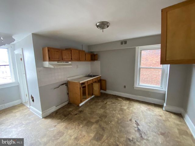 2110 N CHARLES ST N, Baltimore, MD 21218