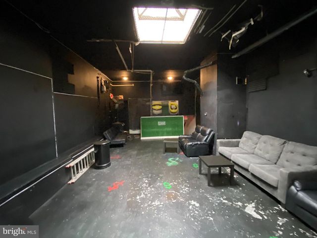 2110 N CHARLES ST N, Baltimore, MD 21218