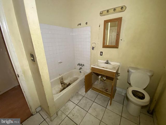 2110 N CHARLES ST N, Baltimore, MD 21218