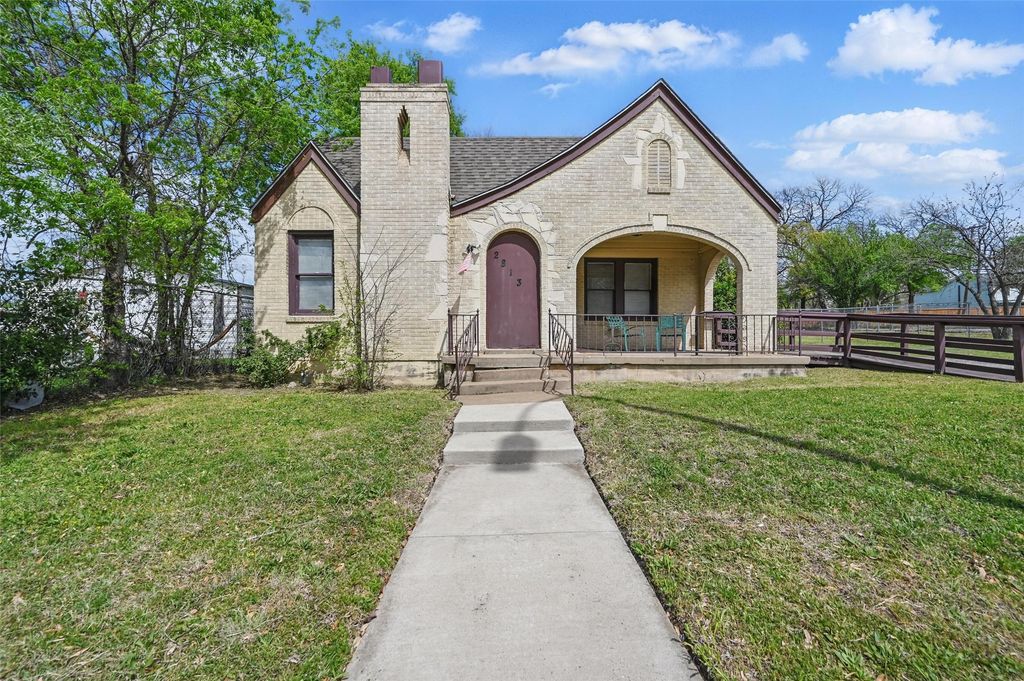 2813 E Rosedale Street, Fort Worth, TX 76105