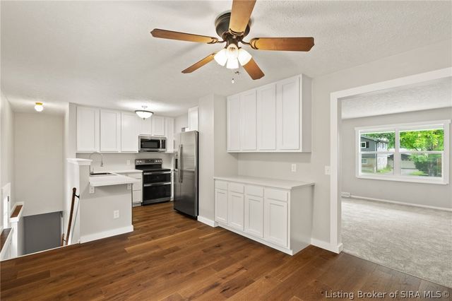 2911 N Walford Drive, Jeffersonville, IN 47130