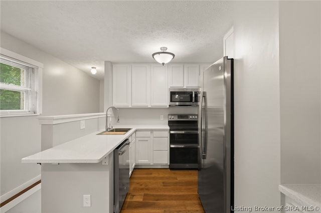 2911 N Walford Drive, Jeffersonville, IN 47130