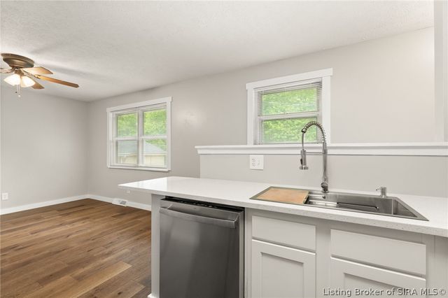 2911 N Walford Drive, Jeffersonville, IN 47130