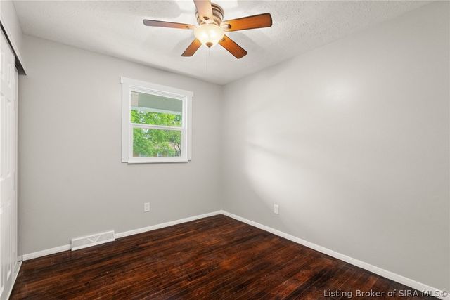 2911 N Walford Drive, Jeffersonville, IN 47130