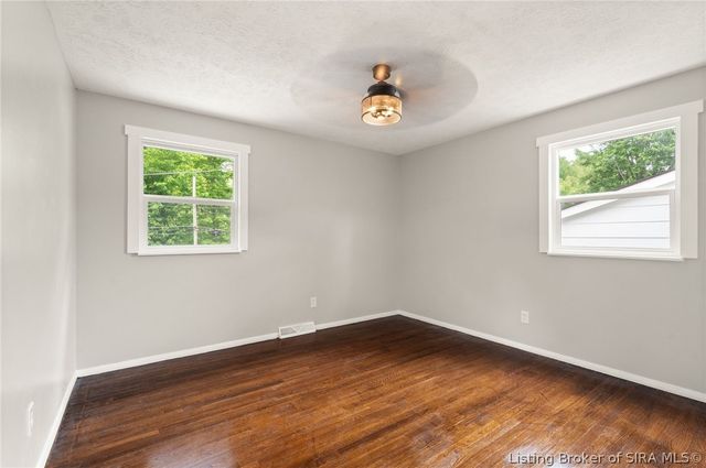2911 N Walford Drive, Jeffersonville, IN 47130