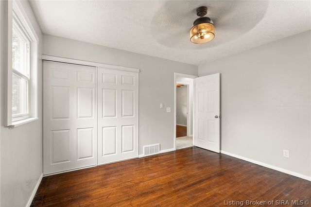 2911 N Walford Drive, Jeffersonville, IN 47130