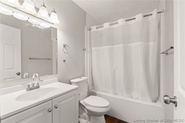 2911 N Walford Drive, Jeffersonville, IN 47130