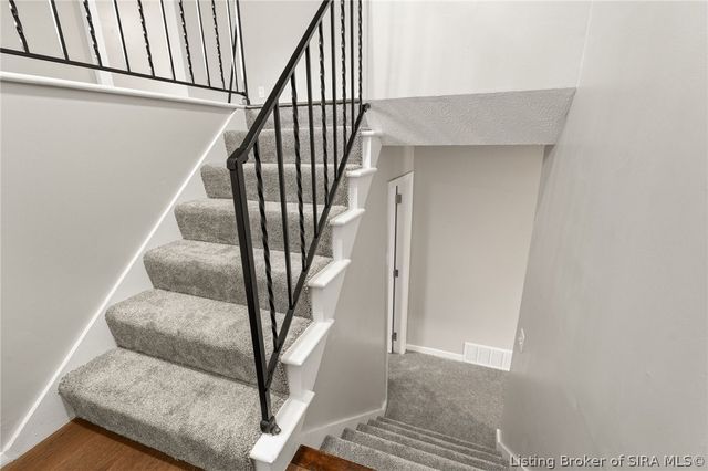 2911 N Walford Drive, Jeffersonville, IN 47130