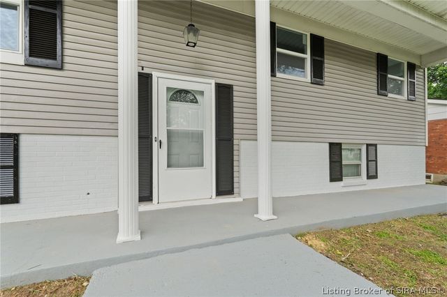 2911 N Walford Drive, Jeffersonville, IN 47130