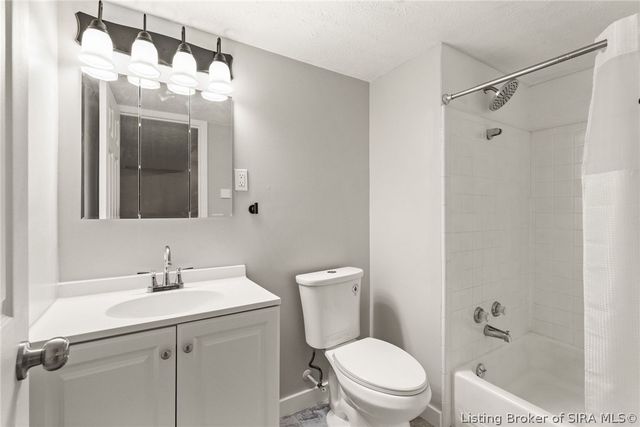 2911 N Walford Drive, Jeffersonville, IN 47130