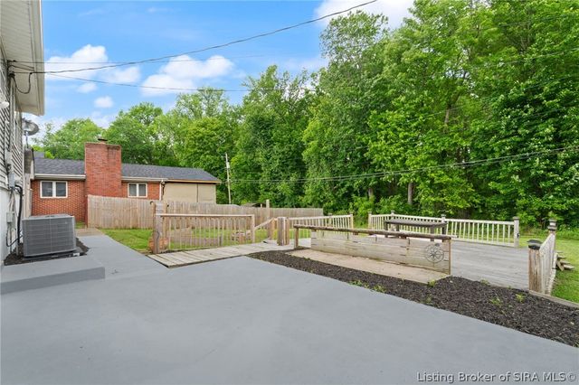 2911 N Walford Drive, Jeffersonville, IN 47130