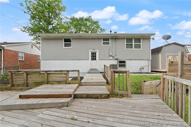 2911 N Walford Drive, Jeffersonville, IN 47130