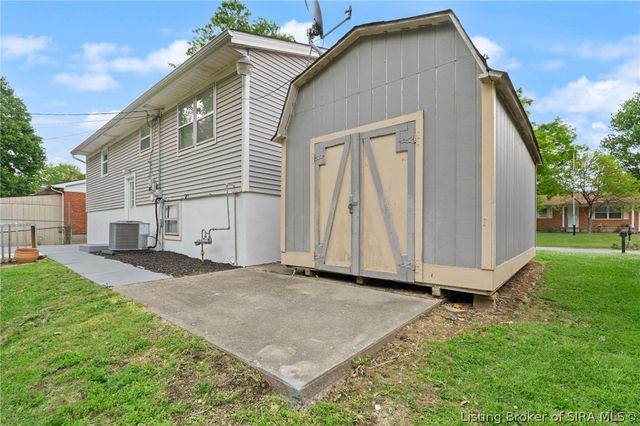 2911 N Walford Drive, Jeffersonville, IN 47130