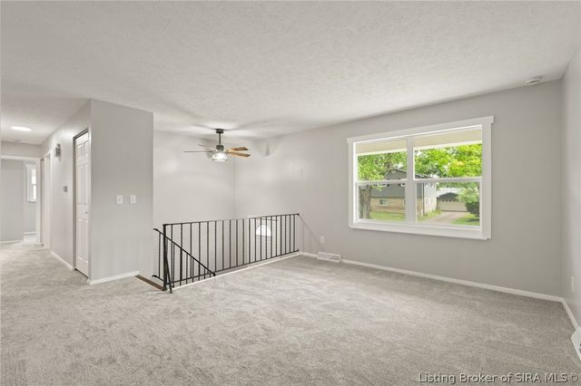 2911 N Walford Drive, Jeffersonville, IN 47130