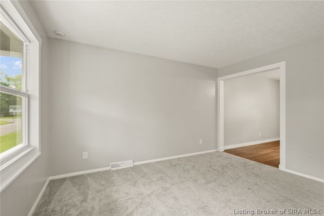 2911 N Walford Drive, Jeffersonville, IN 47130