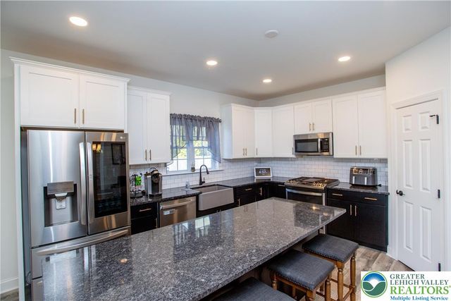 63 Oxford Ridge Court, Coopersburg Boro, PA 18036