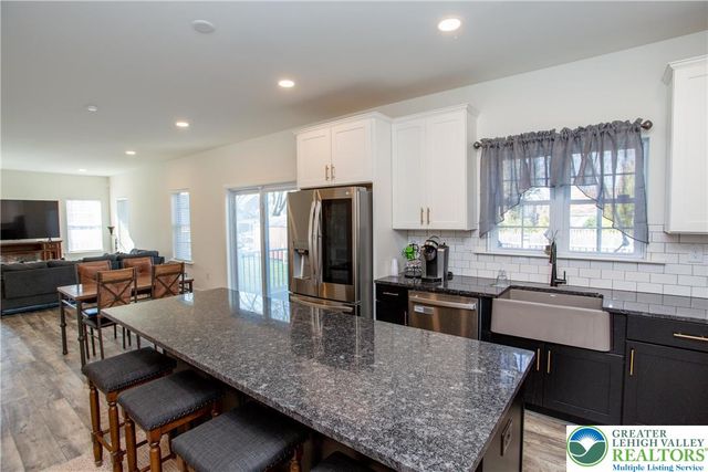 63 Oxford Ridge Court, Coopersburg Boro, PA 18036