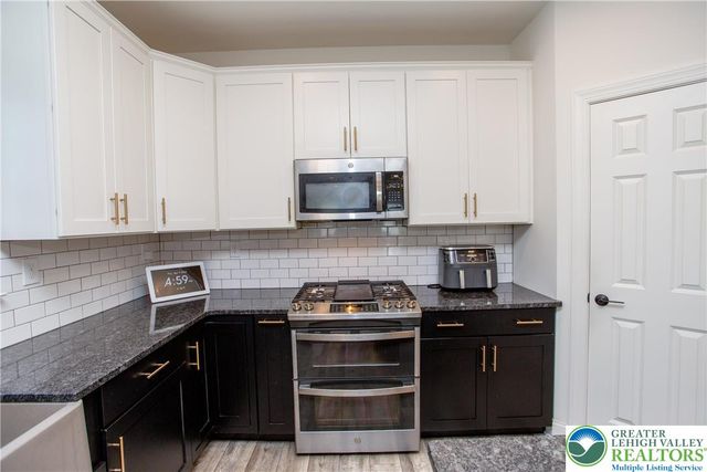 63 Oxford Ridge Court, Coopersburg Boro, PA 18036