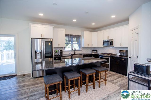 63 Oxford Ridge Court, Coopersburg Boro, PA 18036