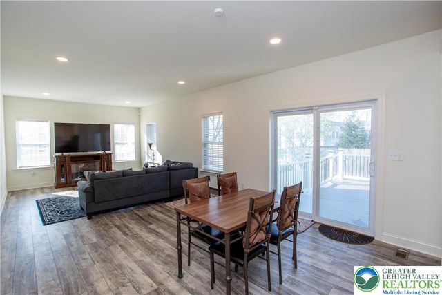 63 Oxford Ridge Court, Coopersburg Boro, PA 18036
