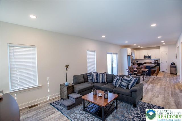 63 Oxford Ridge Court, Coopersburg Boro, PA 18036