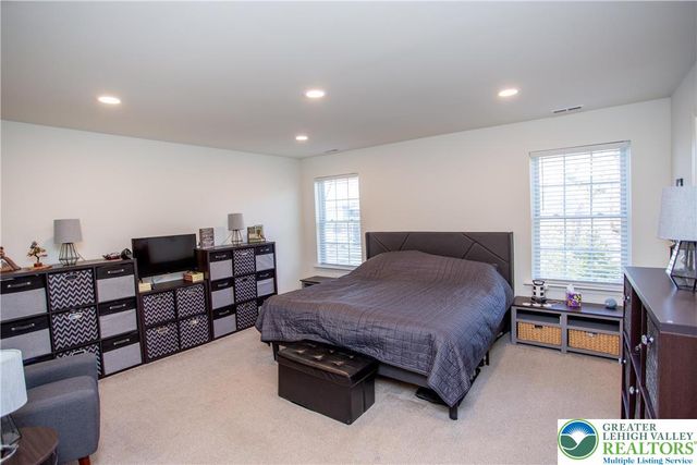 63 Oxford Ridge Court, Coopersburg Boro, PA 18036