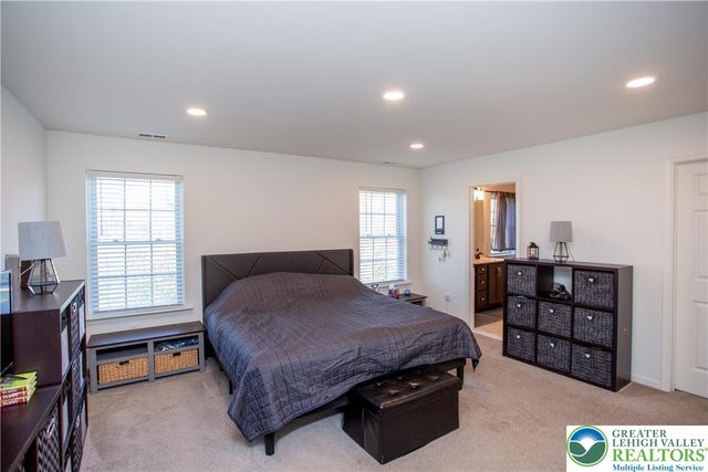 63 Oxford Ridge Court, Coopersburg Boro, PA 18036