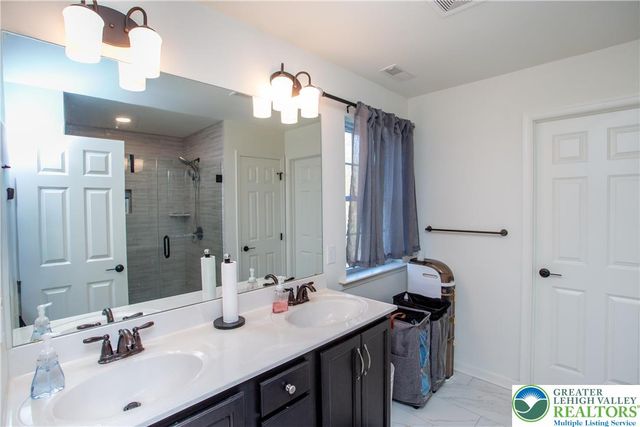 63 Oxford Ridge Court, Coopersburg Boro, PA 18036