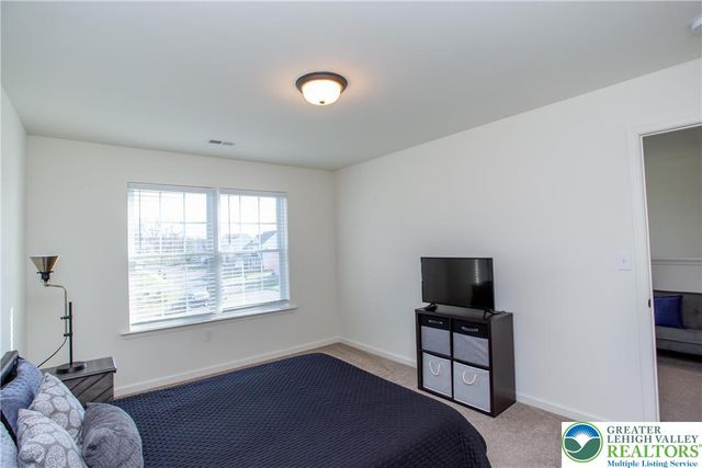63 Oxford Ridge Court, Coopersburg Boro, PA 18036