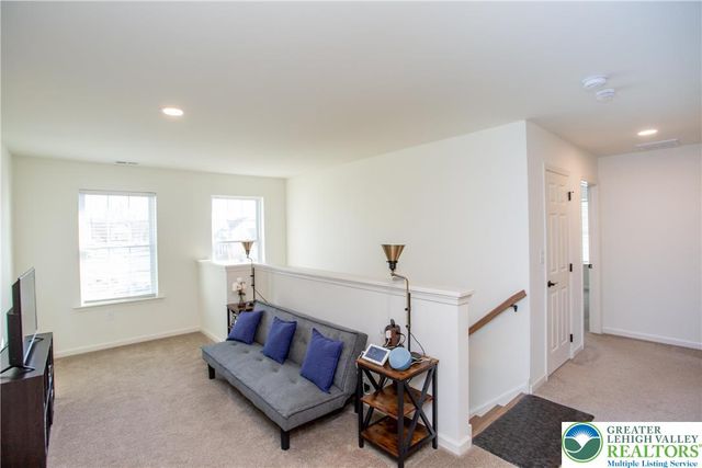 63 Oxford Ridge Court, Coopersburg Boro, PA 18036
