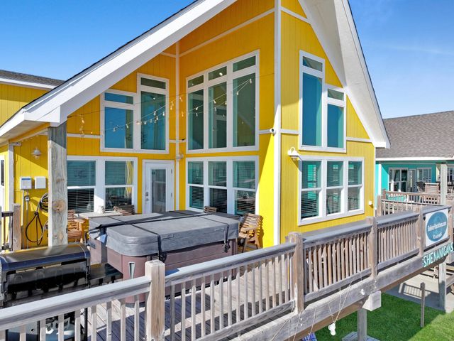 1120 Alex Drive, Gilchrist, TX 77617