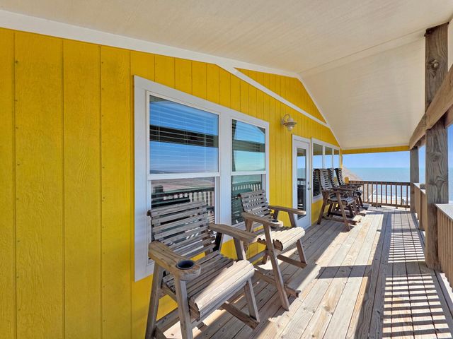 1120 Alex Drive, Gilchrist, TX 77617